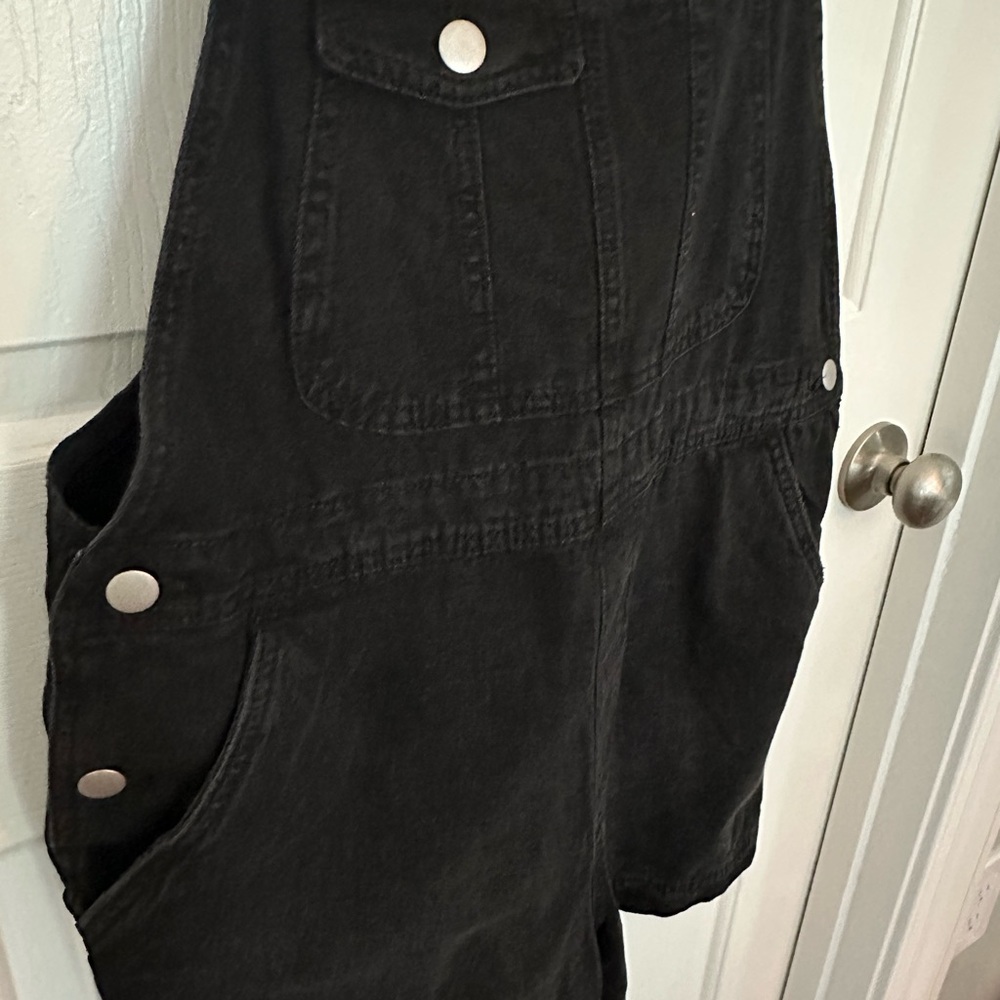 Women’s Black Denim Short Overalls - Size Large - Picture 2 of 5